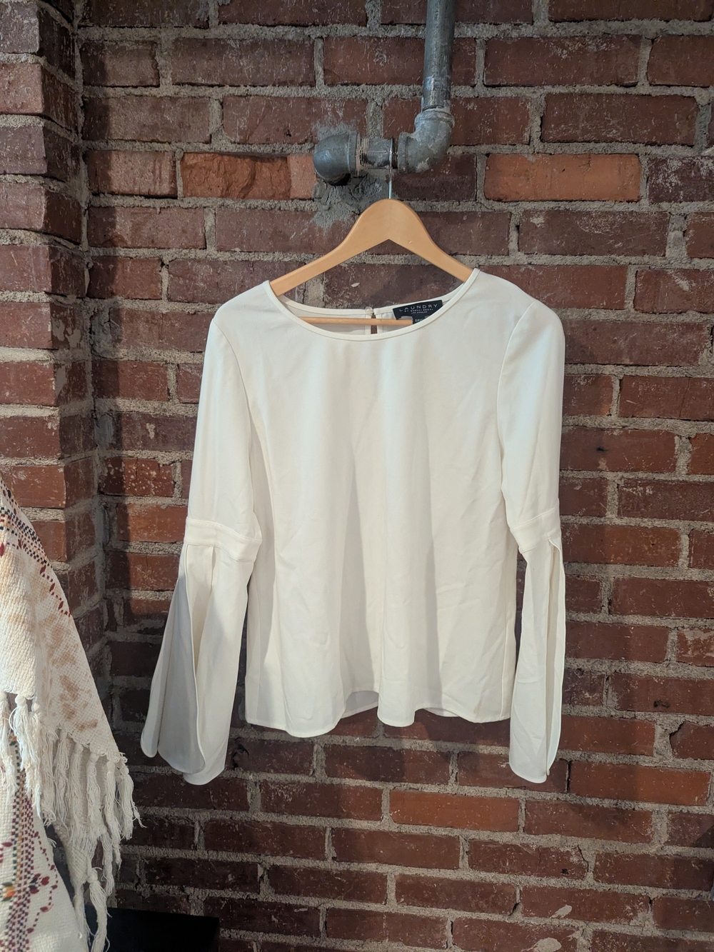 Laundry By Shelli Segal Cream Long-Sleeve Blouse with Flared Cuffs